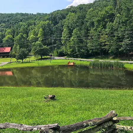 Bearadise Ridge A Rustic Cabin In The Heart Of Wears Valley Just 4 Miles From The Gsmnp Entrance Sevierville Exterior photo