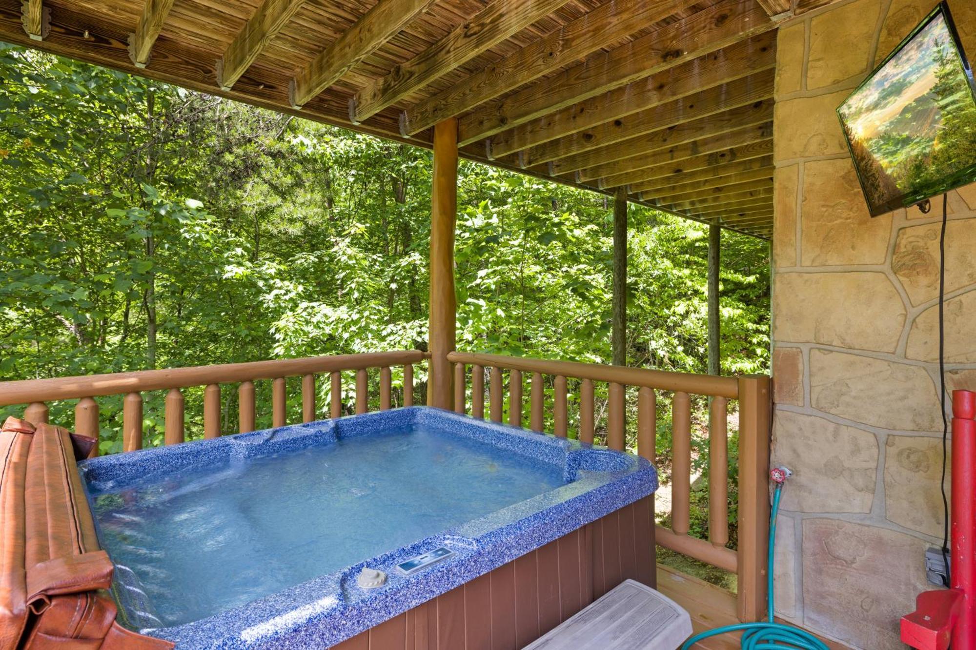 Bearadise Ridge A Rustic In The Heart Of Wears Valley Just 4 Miles From The Gsmnp Entrance * Sevierville